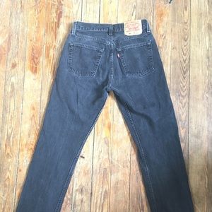 Vintage Levi’s 501
Women Straight Leg Jeans in Washed Black
W26 L30